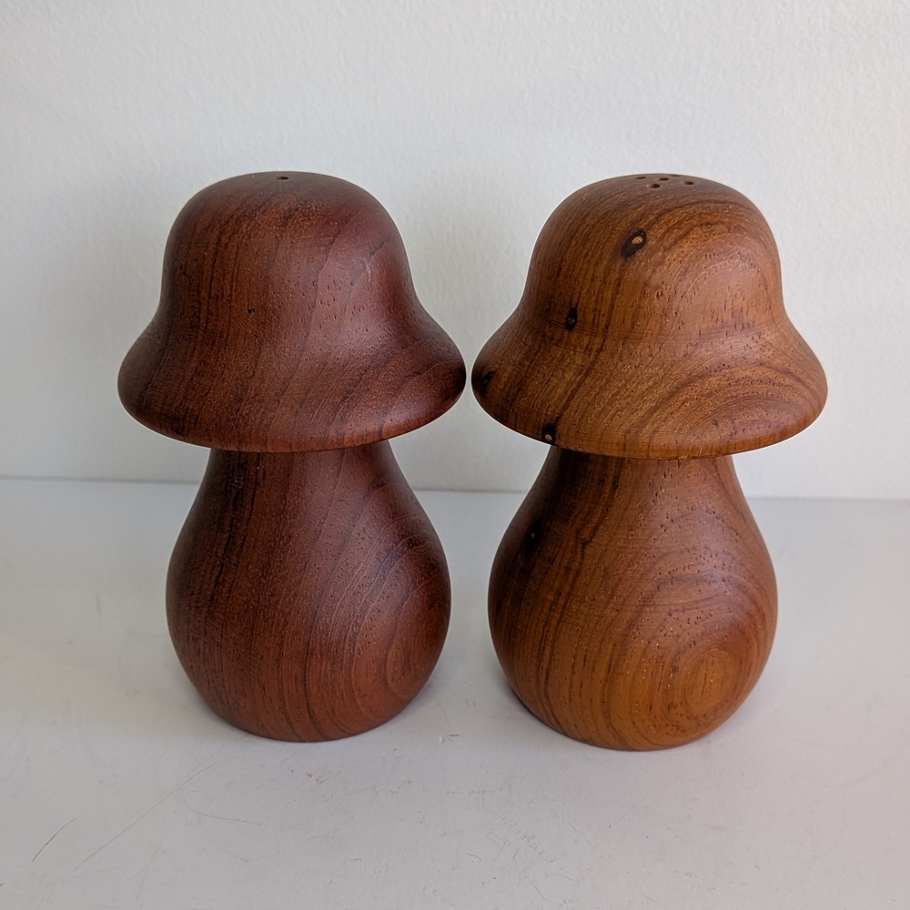 Wooden Merry Mushroom salt and pepper shaker Set Arnels MCM kitchen decor